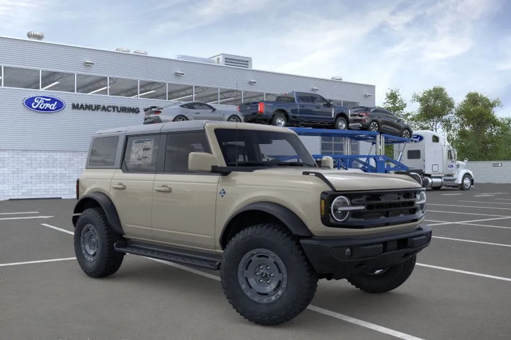 2025 Ford Bronco Outer Banks photo 1