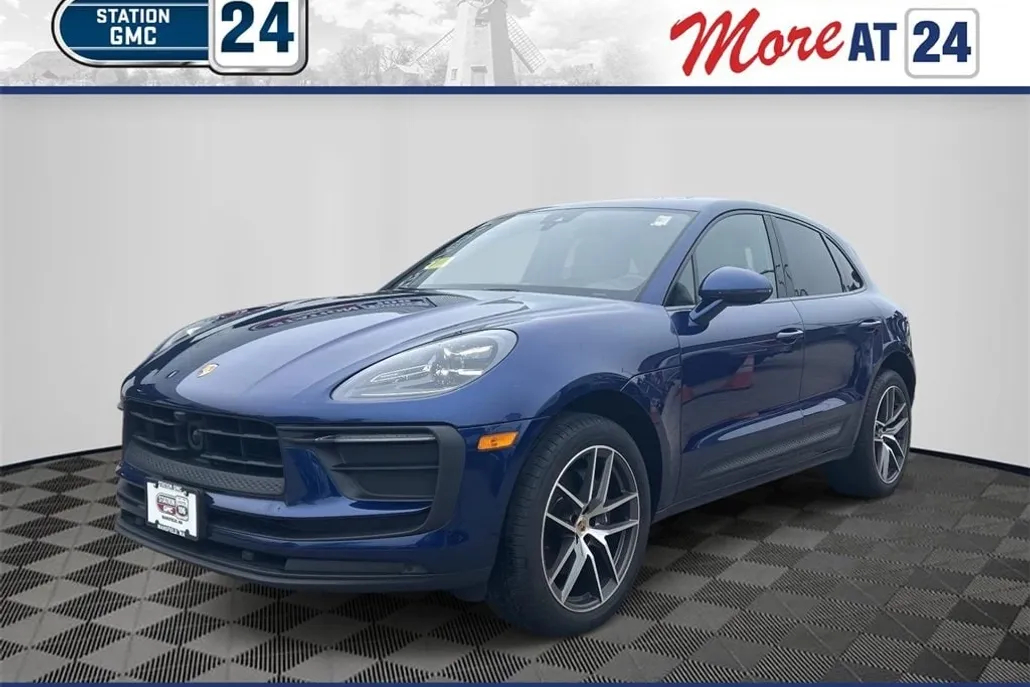 2023 Porsche Macan T photo 1