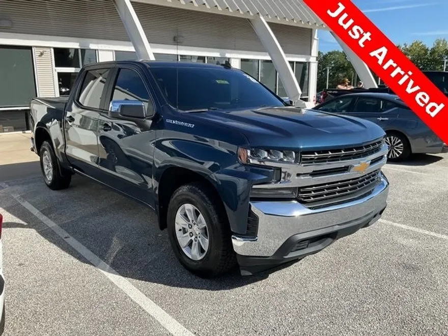 2020 Chevrolet Silverado LT photo 1