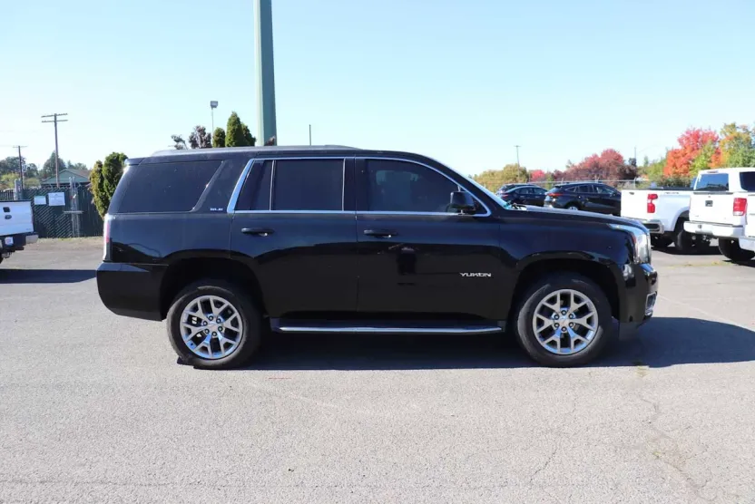 2017 Gmc Yukon SLE photo 1