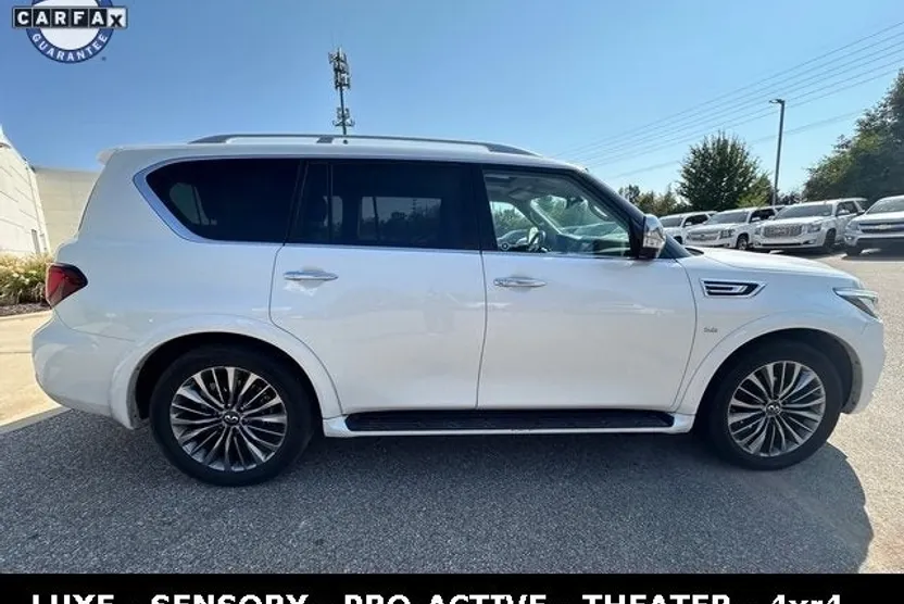 2019 Infiniti QX80 Luxe photo 1