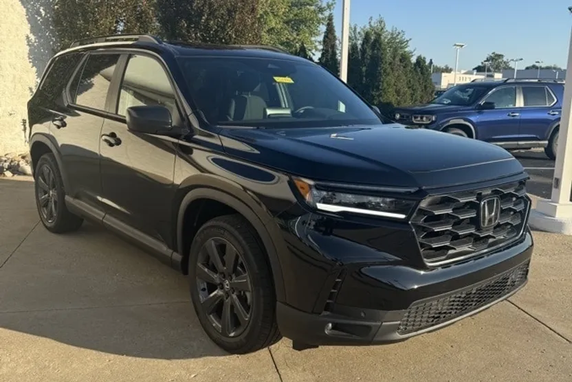2025 Honda Pilot Sport photo 1