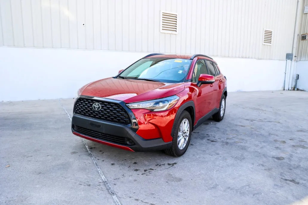 2023 Toyota Corolla Cross LE photo 1