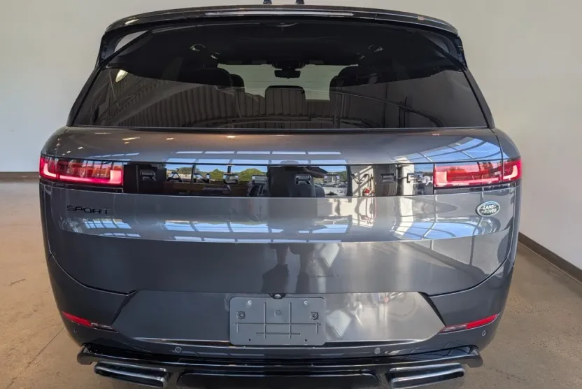 2023 Land Rover Range Rover Sport SE photo 1