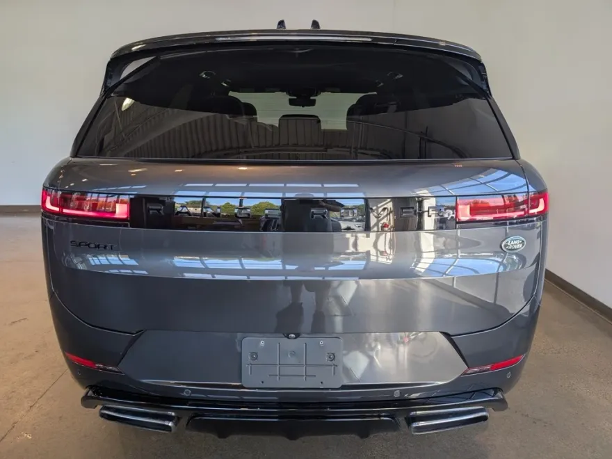 2023 Land Rover Range Rover Sport SE photo 1
