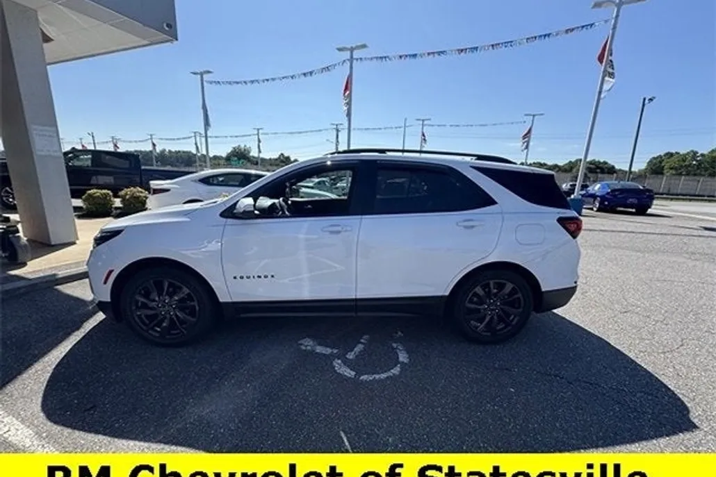 2024 Chevrolet Equinox RS photo 1