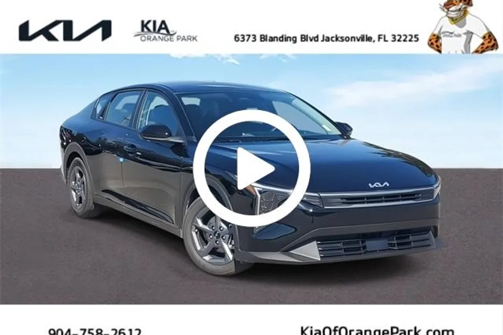 2025 Kia K4 LXS photo 1