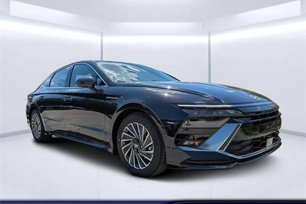 2025 Hyundai Sonata Hybrid SEL photo 1