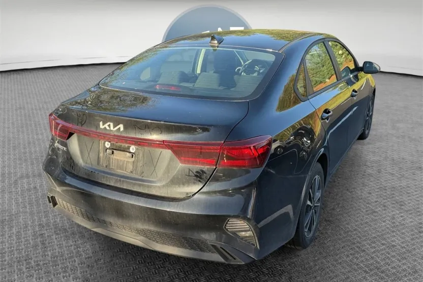 2023 Kia Forte LXS photo 1