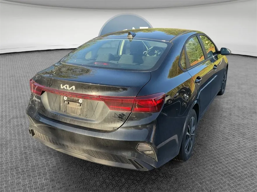 2023 Kia Forte LXS photo 1