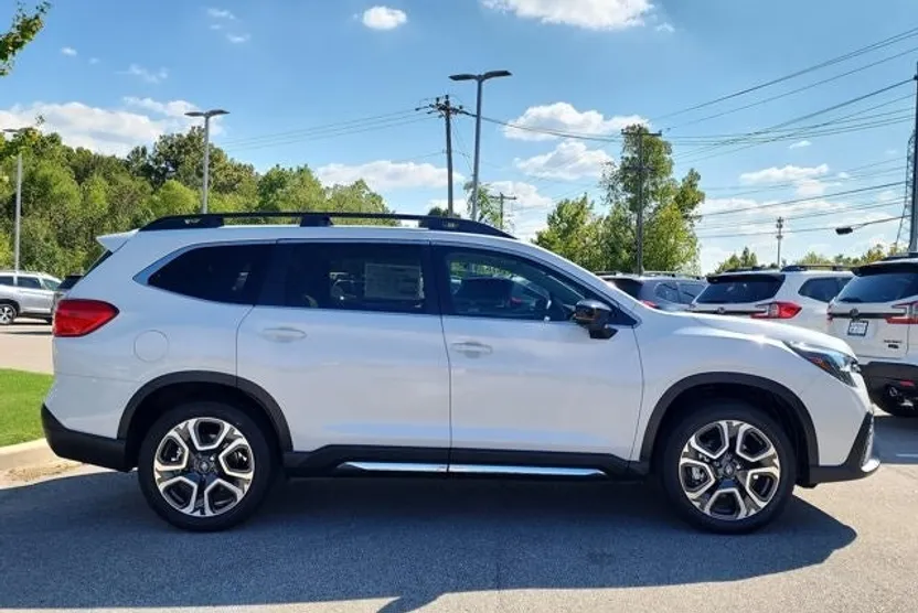 2025 Subaru Ascent Limited photo 1
