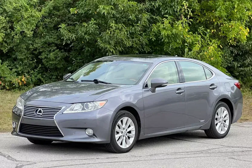 2013 Lexus ES 300h photo 1
