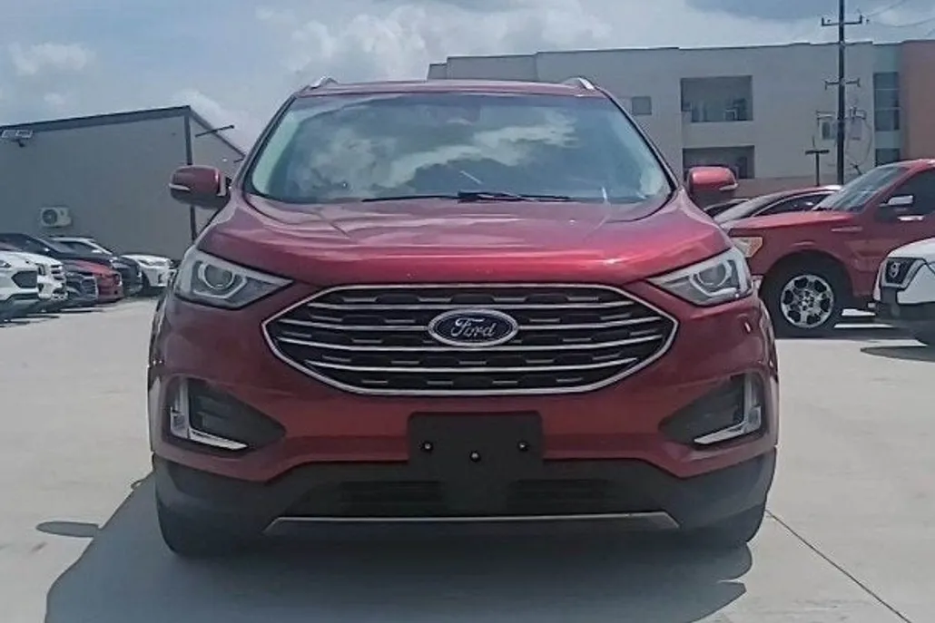 2019 Ford Edge Titanium photo 1