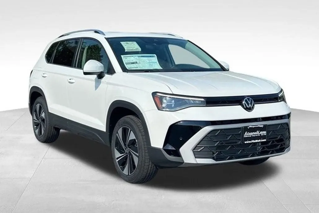 2025 Volkswagen Taos SE photo 1