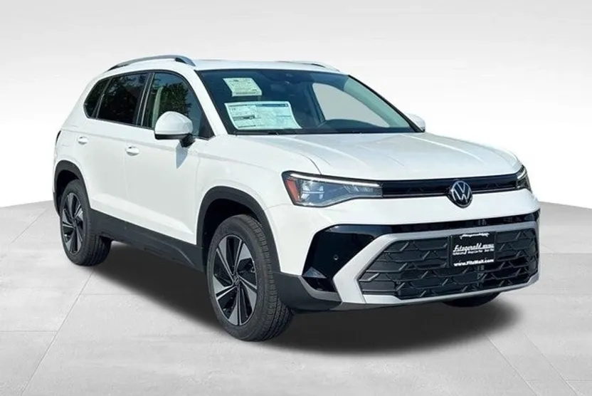 2025 Volkswagen Taos SE photo 1
