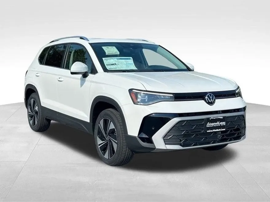 2025 Volkswagen Taos SE photo 1