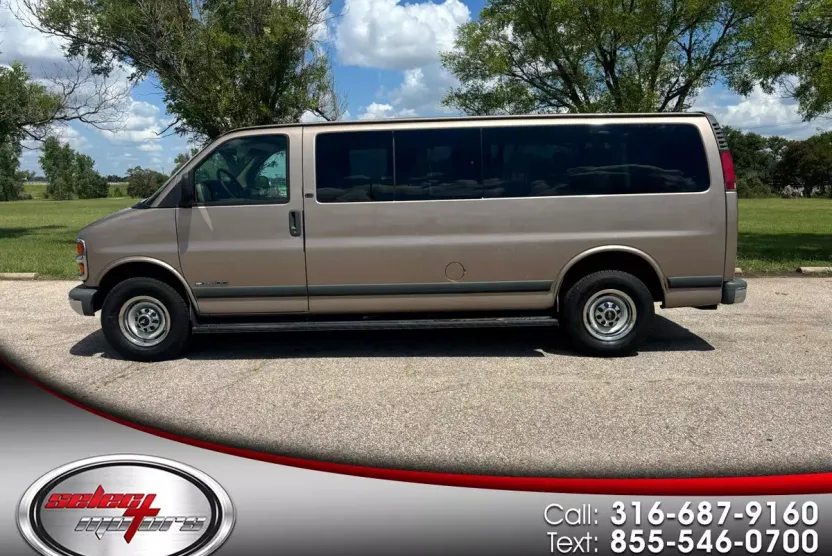 2002 Chevrolet Express Van 3500 photo 1