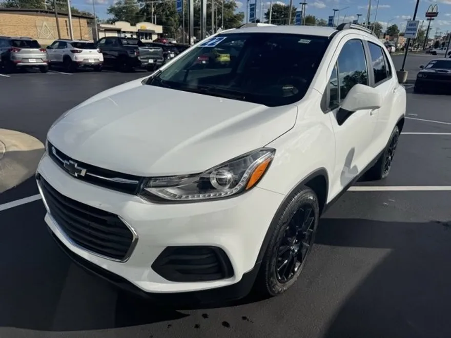 2022 Chevrolet Trax LT photo 1