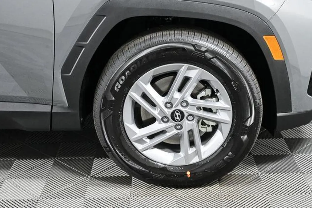 2025 Hyundai Tucson SE photo 1