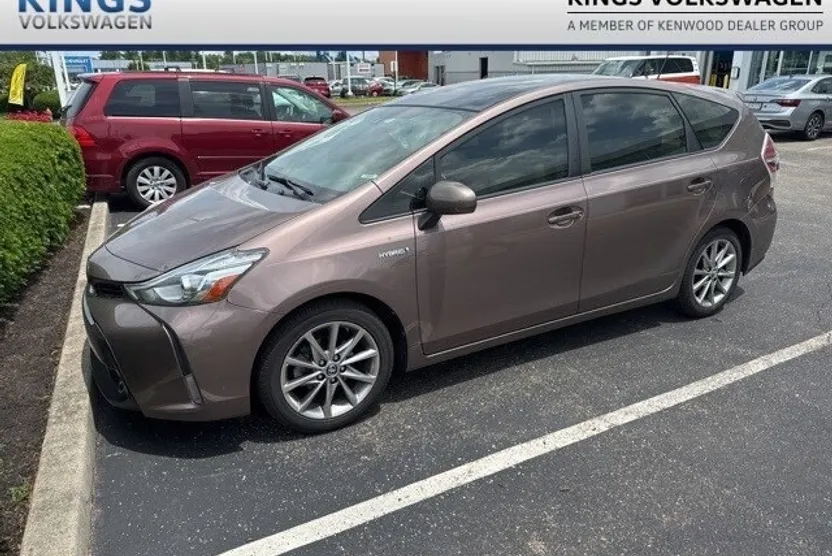 2017 Toyota Prius V Five photo 1