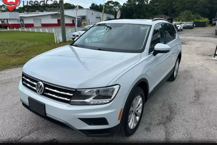 2019 Volkswagen Tiguan SEL R-Line photo 1