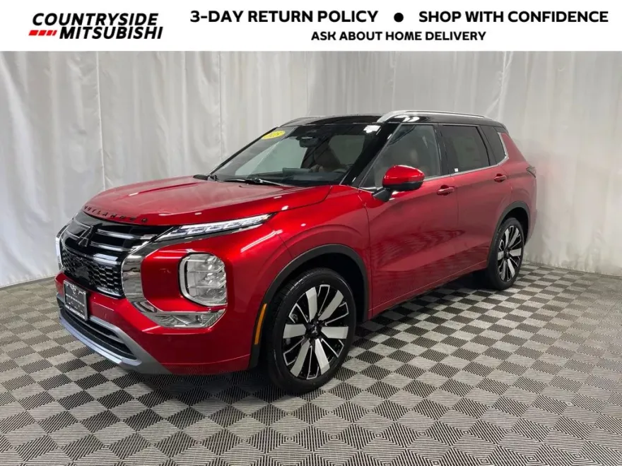 2025 Mitsubishi Outlander SEL photo 1
