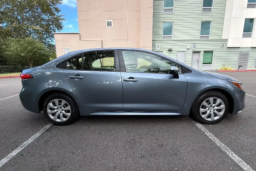 2023 Toyota Corolla SE XLE photo 1