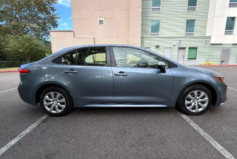 2023 Toyota Corolla SE XLE photo 1