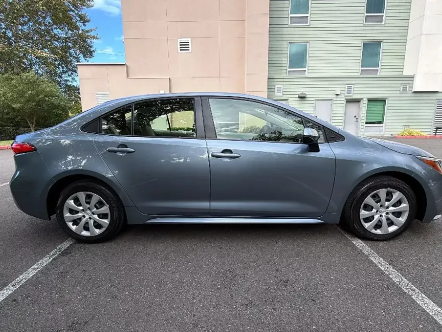 2023 Toyota Corolla SE XLE photo 1