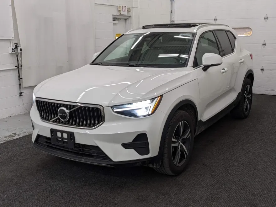 2024 Volvo XC40 Core photo 1