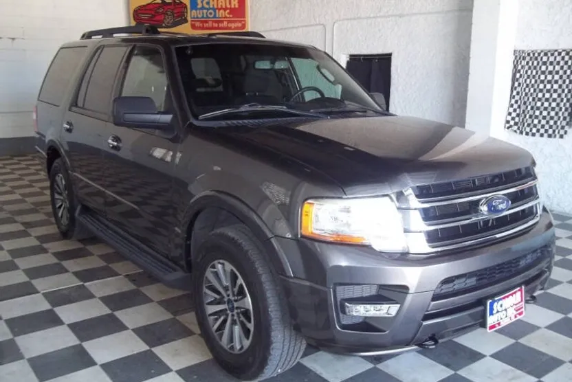 2017 Ford Expedition XLT photo 1