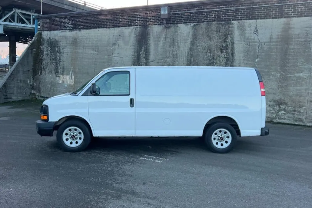 2011 Gmc Savana 1500 Cargo photo 1