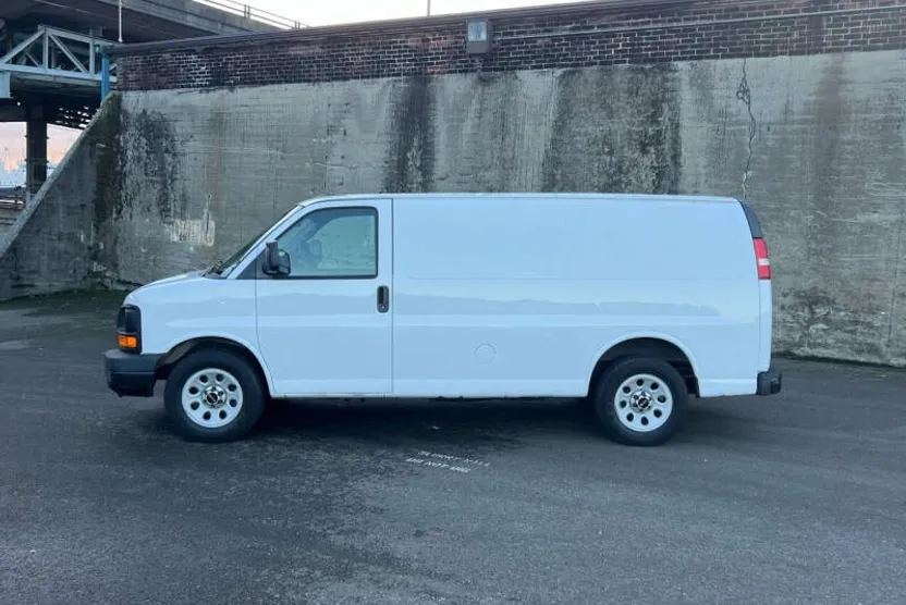 2011 Gmc Savana 1500 Cargo photo 1