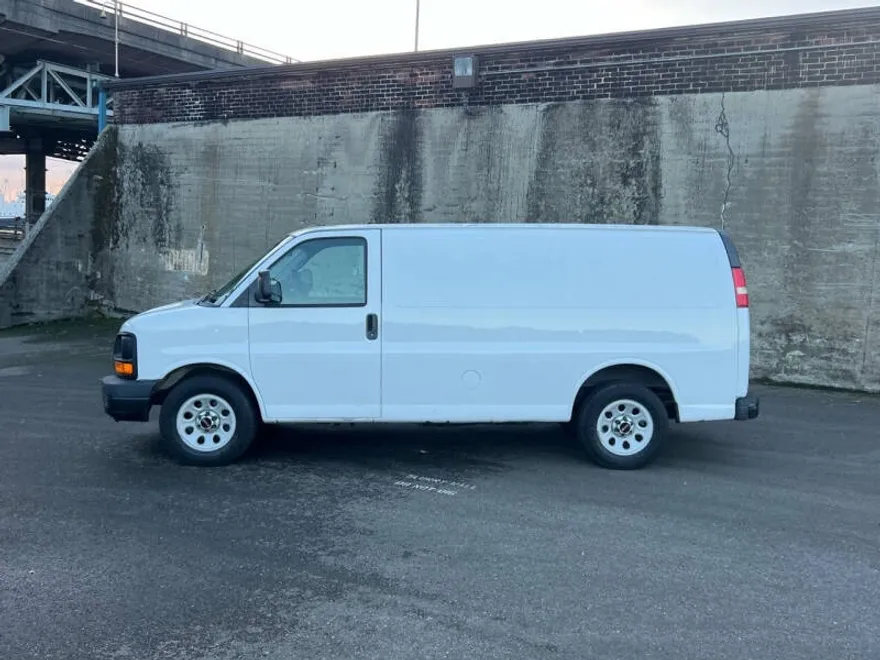 2011 Gmc Savana 1500 Cargo photo 1