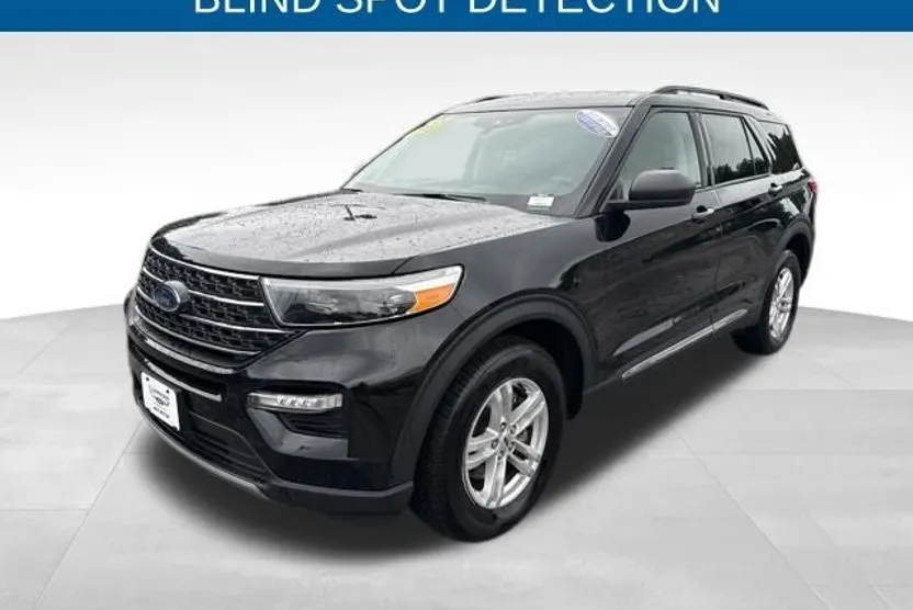 2023 Ford Explorer XLT photo 1