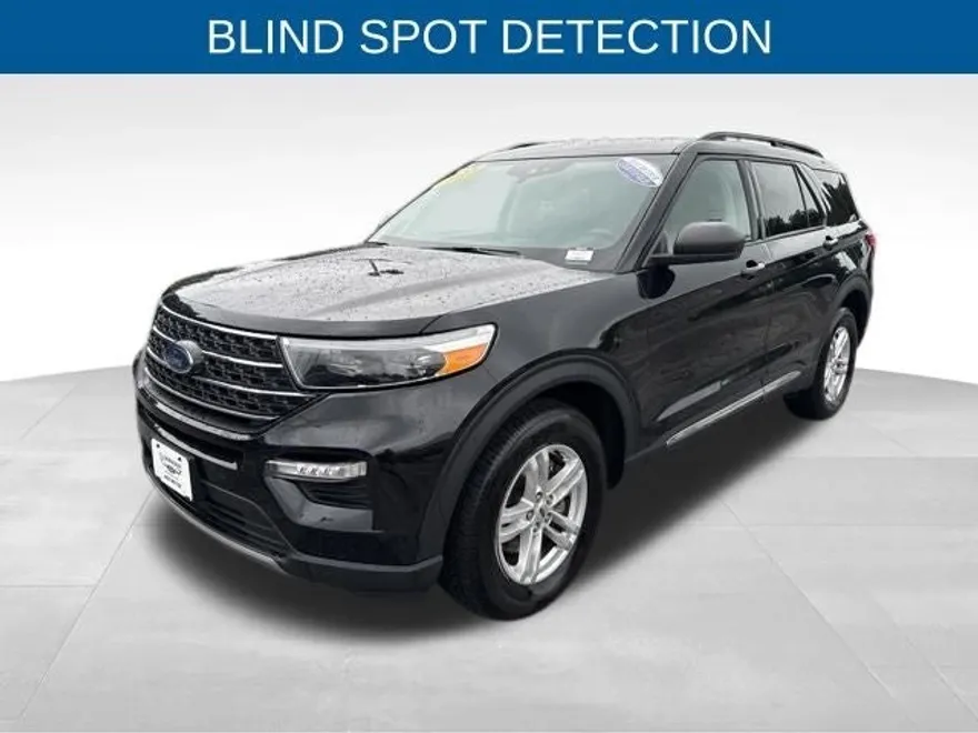 2023 Ford Explorer XLT photo 1
