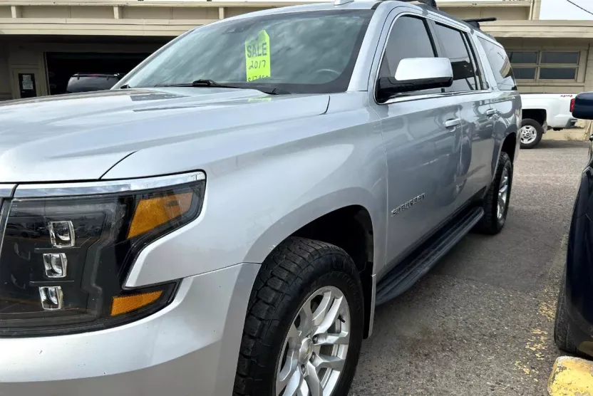 2017 Chevrolet Suburban 1500 LT photo 1
