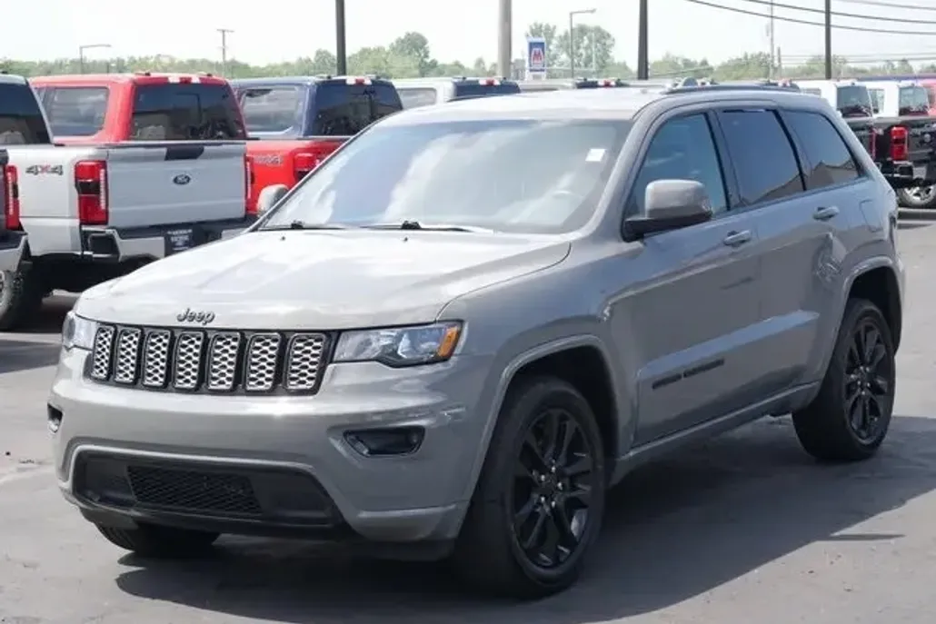 2021 Jeep Grand Cherokee Laredo X photo 1