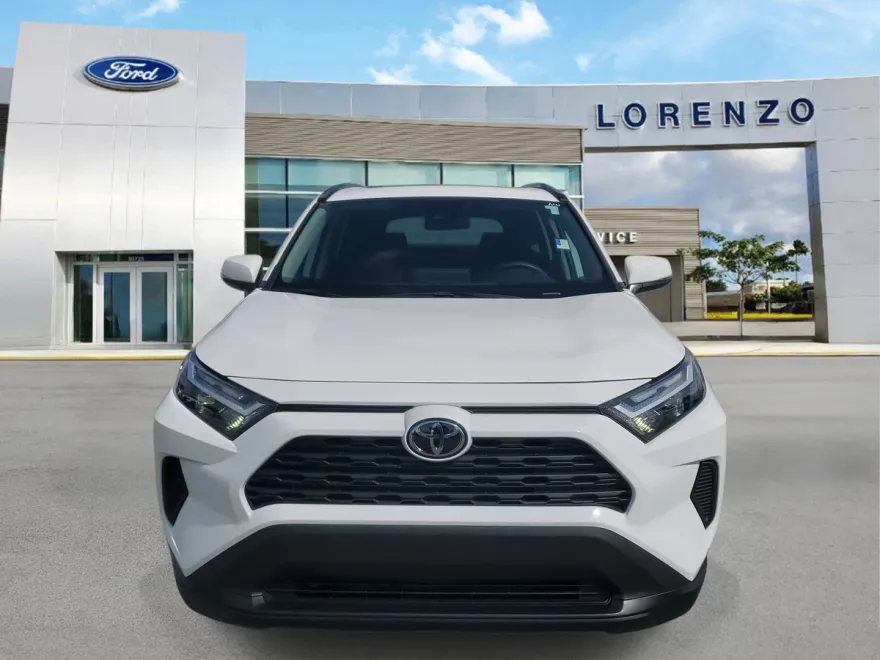 2024 Toyota RAV4 XLE photo 1