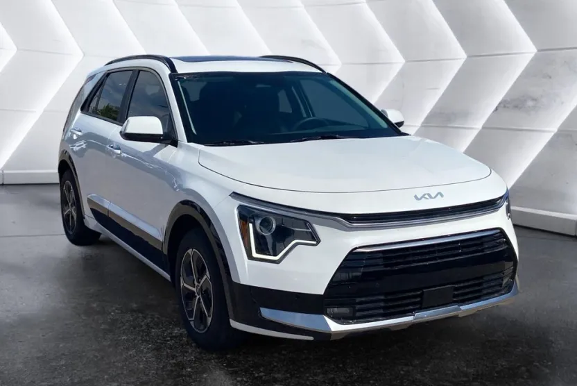 2025 Kia Niro SX photo 1