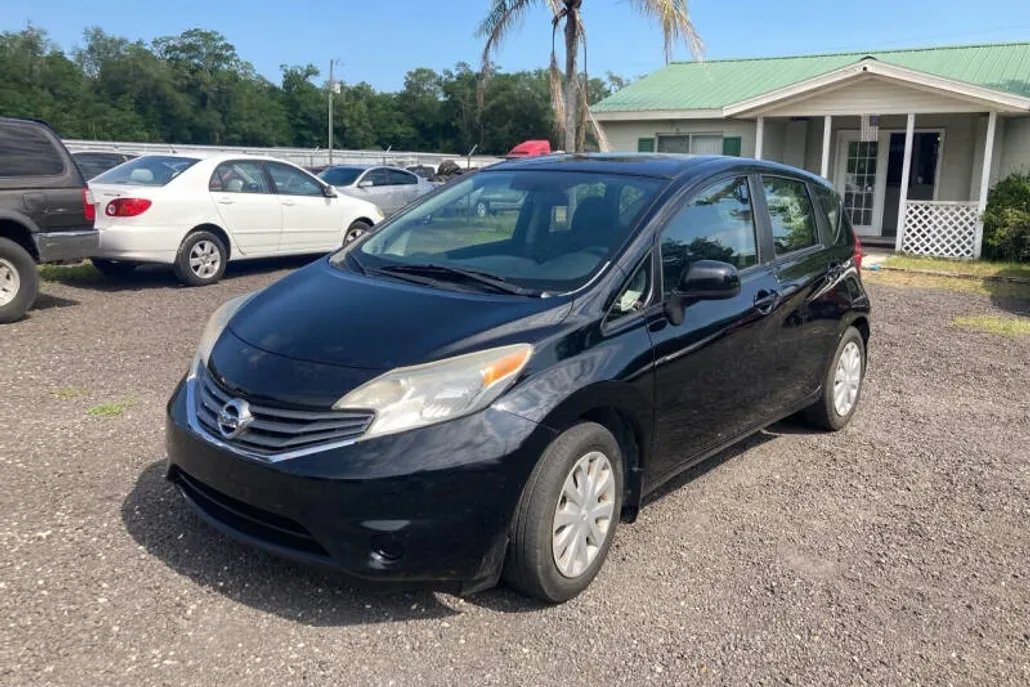 2014 Nissan Versa Note SV photo 1
