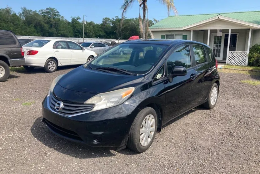 2014 Nissan Versa Note SV photo 1