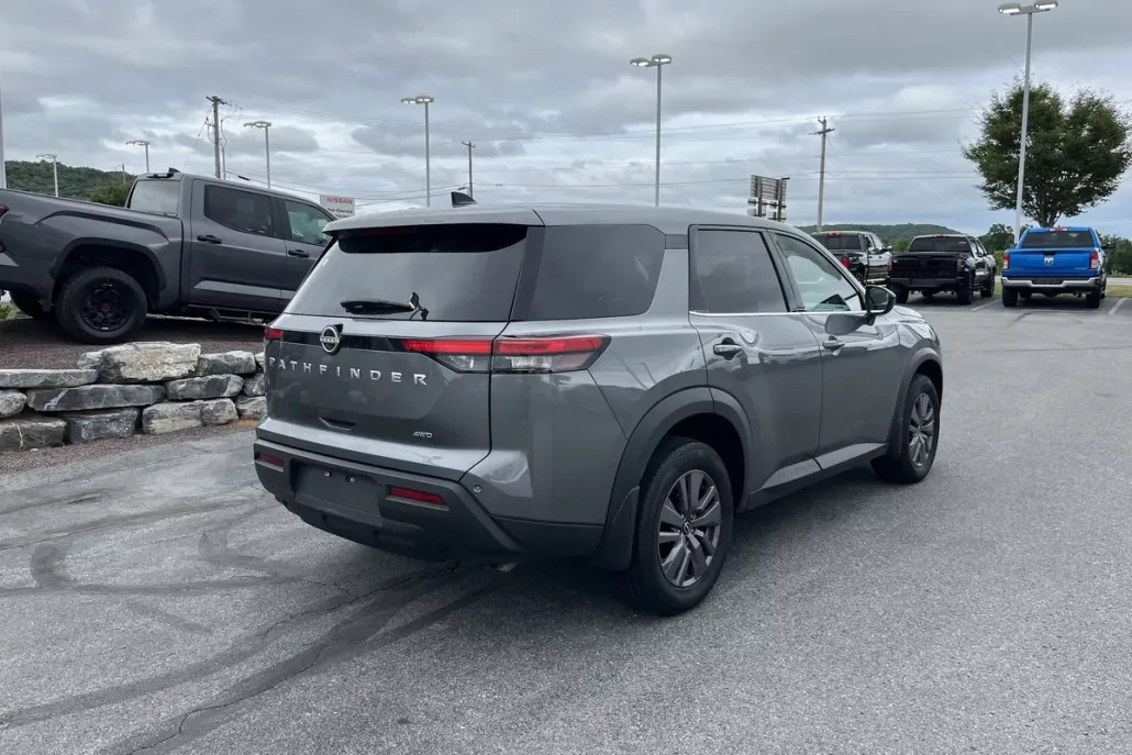 2024 Nissan Pathfinder S photo 1