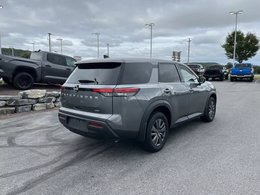 2024 Nissan Pathfinder S photo 1