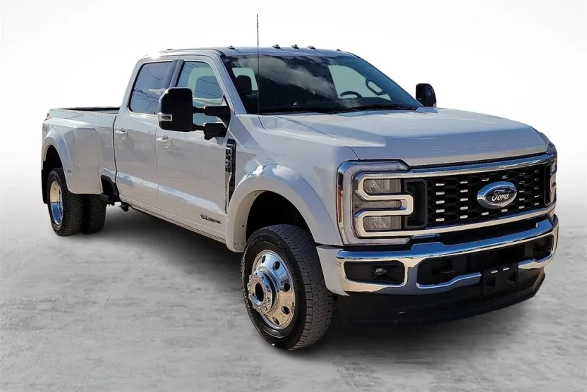 2026 Ford F-450 Lariat photo 1
