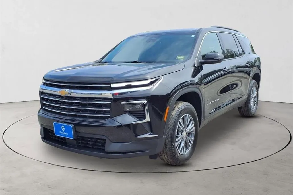 2025 Chevrolet Traverse photo 1