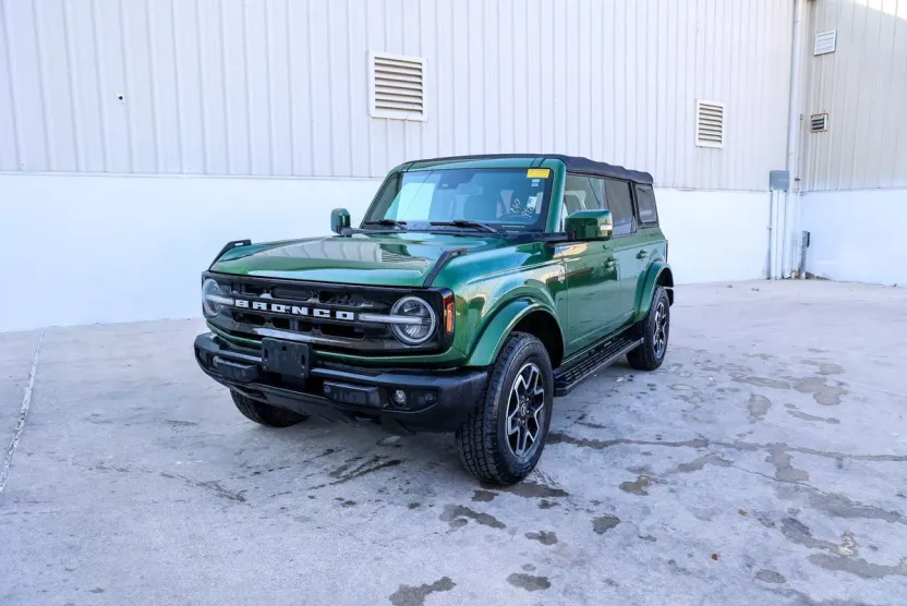 2023 Ford Bronco Outer Banks photo 1