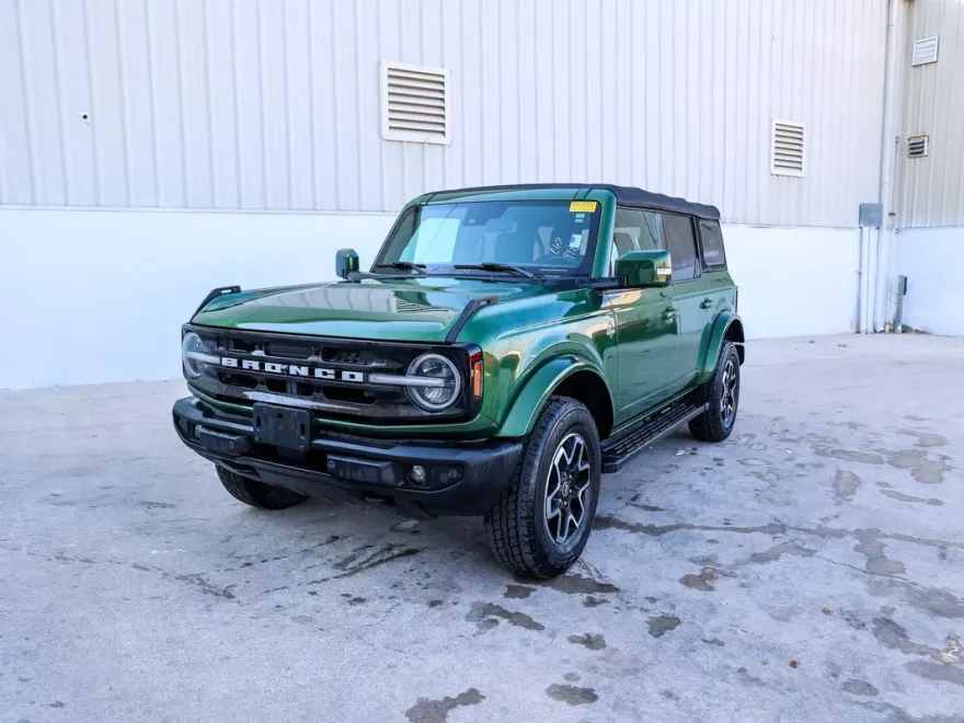 2023 Ford Bronco Outer Banks photo 1