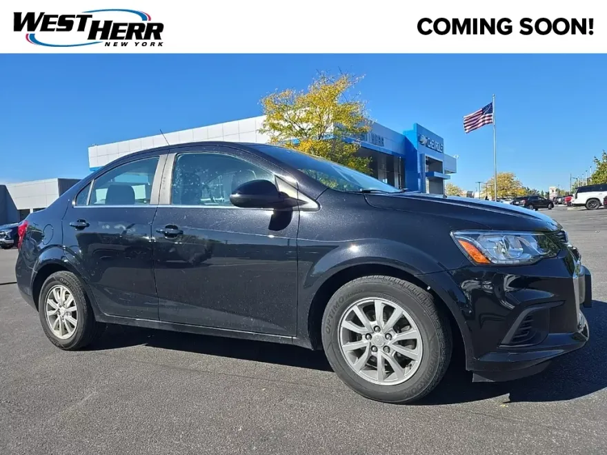 2020 Chevrolet Sonic LT photo 1