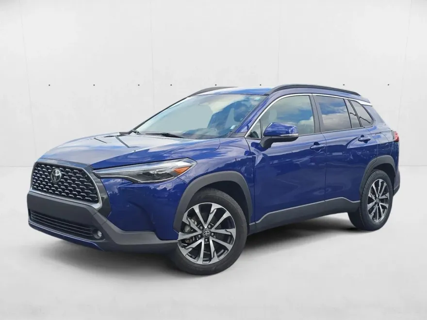 2024 Toyota Corolla Cross XLE photo 1